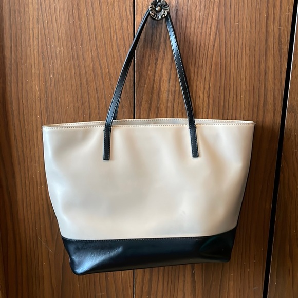 ⭐️Sale ⭐️ 👜 Kate ♠️ Spade Tote with Zipper - Picture 4 of 9